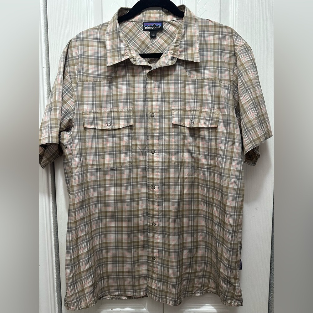 Patagonia‎ Men's Beige Plaid Button Down Shirt